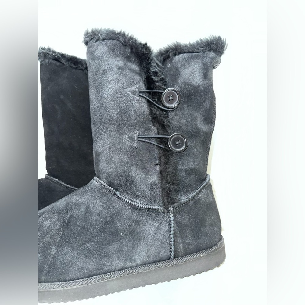 Old Navy black Mid-Calf faux Ugg boots with buttons NWT - Picture 5 of 8